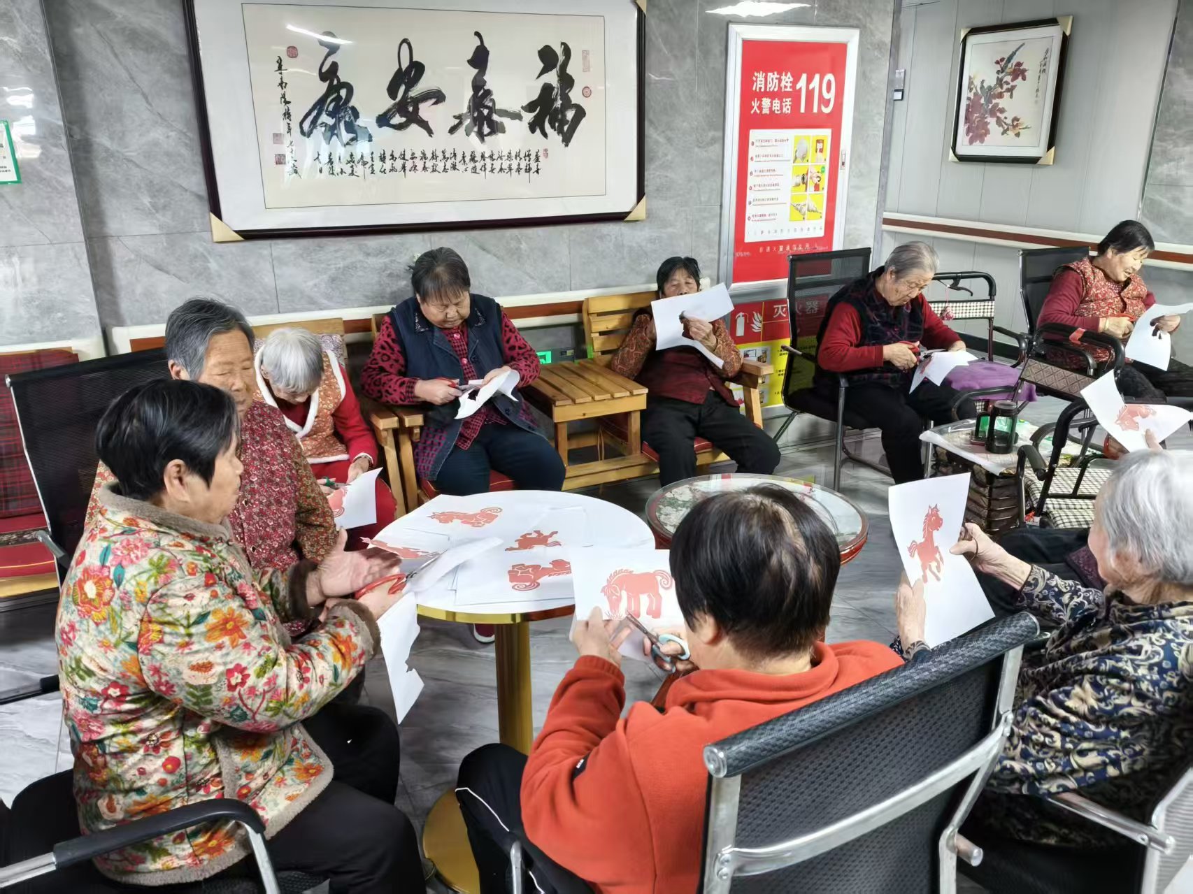 指尖剪福马，温情暖夕阳｜我院开展马年主题剪纸活动